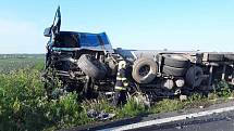 Dopravní nehoda kamionu a dvou osobních aut u Lovosic. Červen 2022.