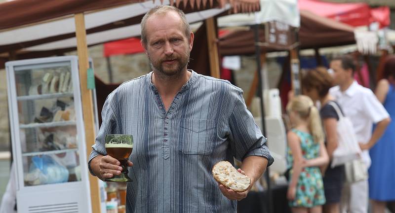 V Litoměřické tržnici proběhl  v sobotu Litofest, ochutnávky piva současně s farmářskými trhy.