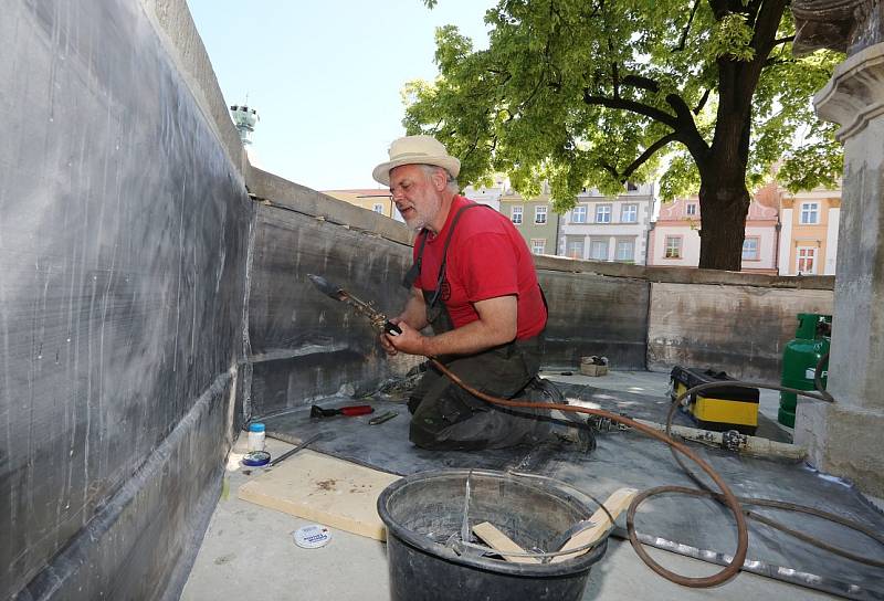 Olověná vana brzy ochrání i horní kašnu 