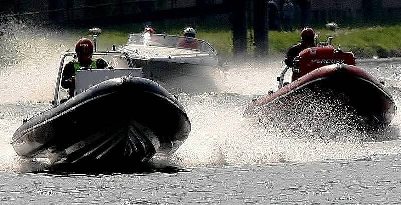 Závody motorových člunů v Roudnici.