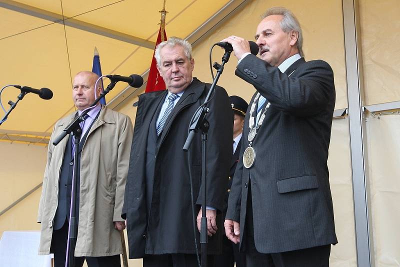 Miloš Zeman na Mírovém náměstí v Litoměřicích v říjnu 2013
