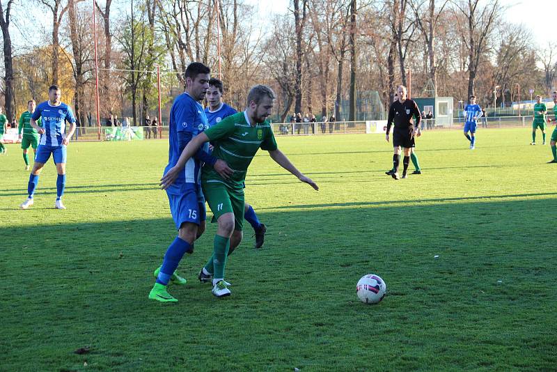 Lovosice (v modrém) - Žatec (v zeleném), KP