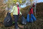 Potápěči zamykali a uklízeli jezero v Píšťanech