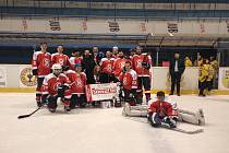 Benefiční hokejový zápas pro Káťu, která po nehodě skončila upoutaná na vozík.
