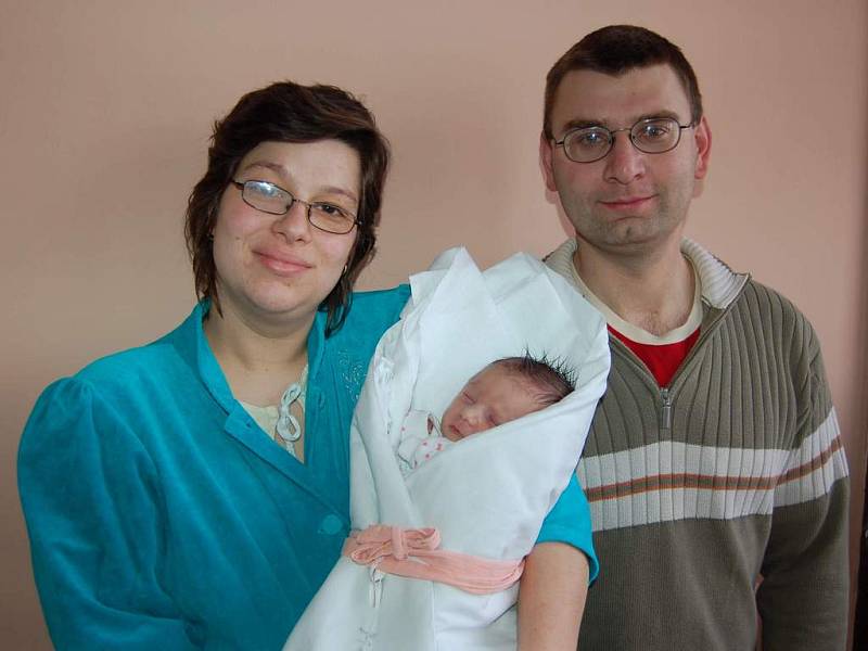 Mamince Janě Hauptvoglové z Klapého se 21. února v 01.40 narodila dcera Pavla Hauptvoglová (48 cm, 3,0 kg). Na snímku je i šťastný otec Pavel Hauptvogl. Blahopřejeme.