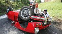 Dopravní nehoda veterána Triumph Spitfire Mk2 v obci Býčkovice.