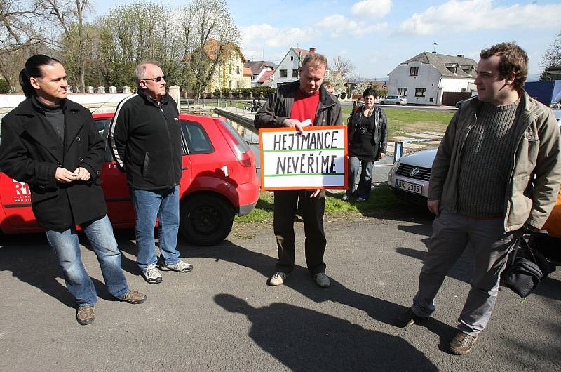 Protestní akce proti kalům.