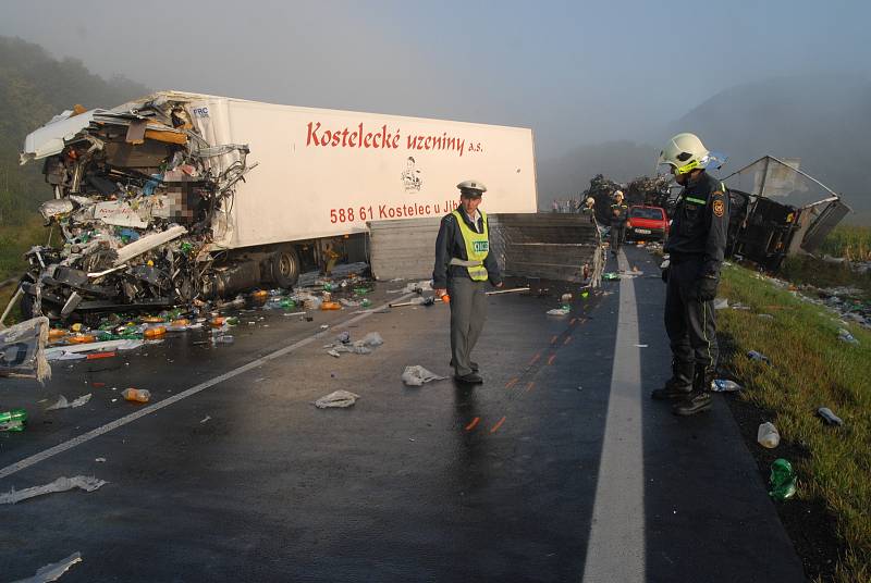 Ani deset let od velké tragédie na silnici nesmaže vzpomínky na toto neštěstí.