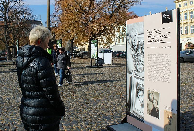 Výstava Paměti národa na Mírovém náměstí v Litoměřicích.