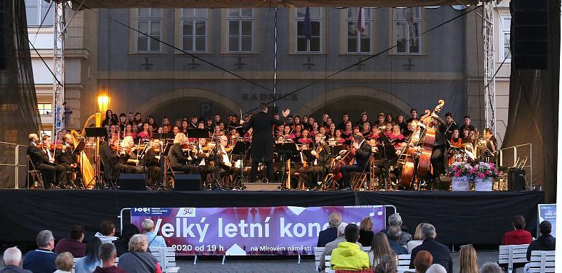 Se vší parádou oslavil litoměřický sbor Puellae cantantes 50. výročí od svého založení.