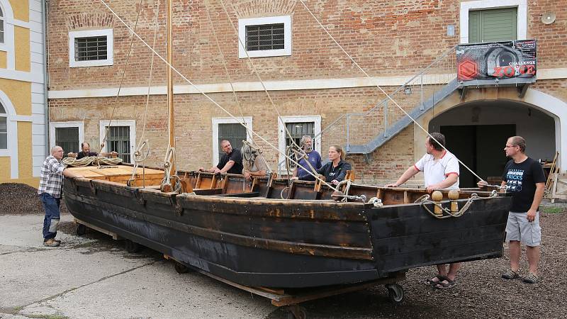 Pirátské války 2019, příprava lodí k sobotní bitvě