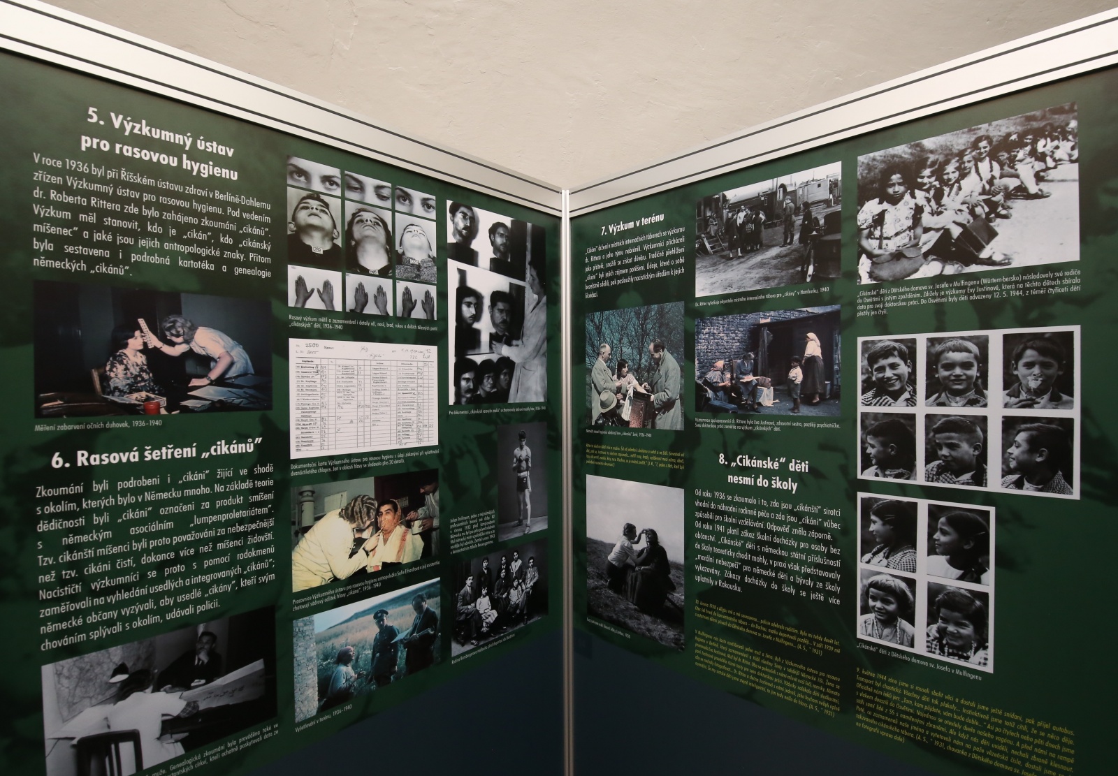 OBRAZEM: V Památníku Terezín začala výstava o romském holocaustu -  Litoměřický deník