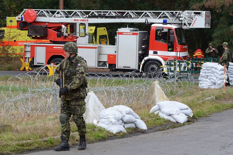 Cvičení Aktivních záloh AČR a IZS u Bechlína