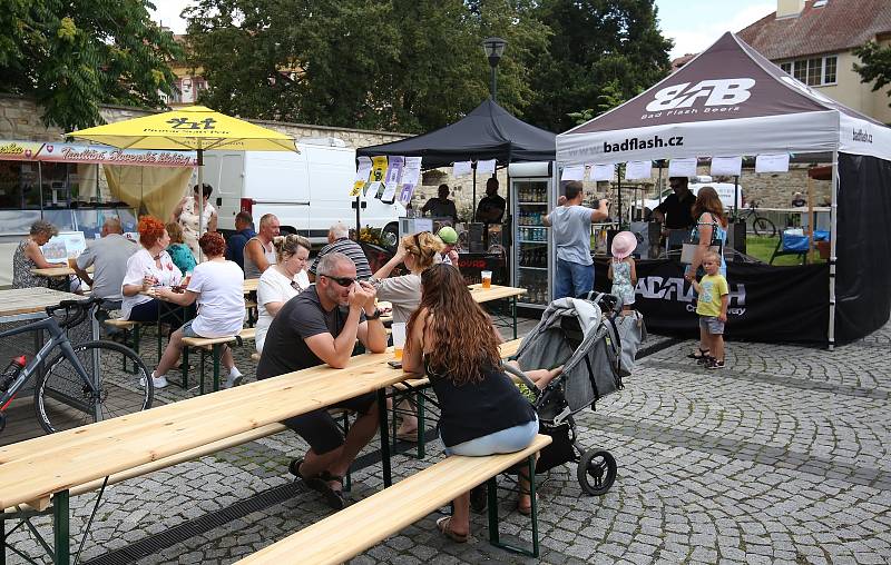 V Litoměřické tržnici proběhl  v sobotu Litofest, ochutnávky piva současně s farmářskými trhy.