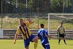 Fotbalisté Roudnice (v modrobílém) porazili Lukavec 2:0.