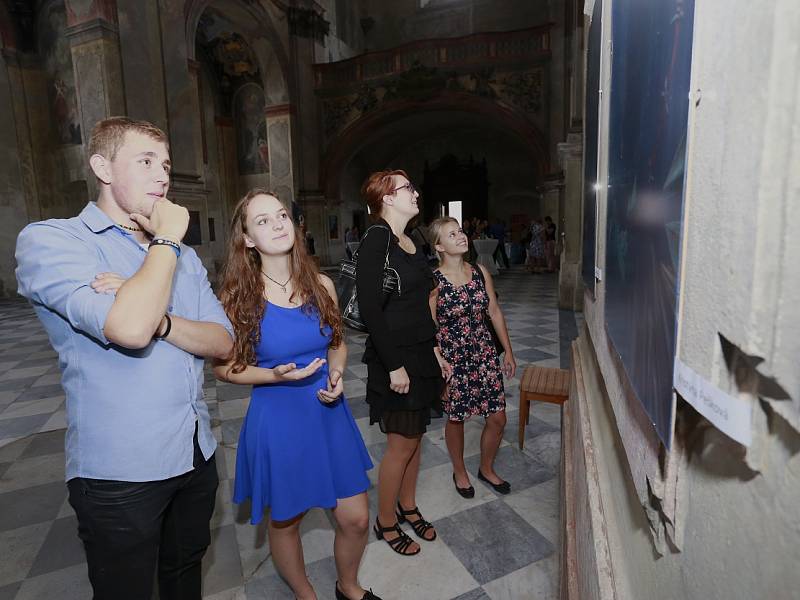 Studenti z Varnsdorfu vystavují v jezuitském kostele v Litoměřicích 