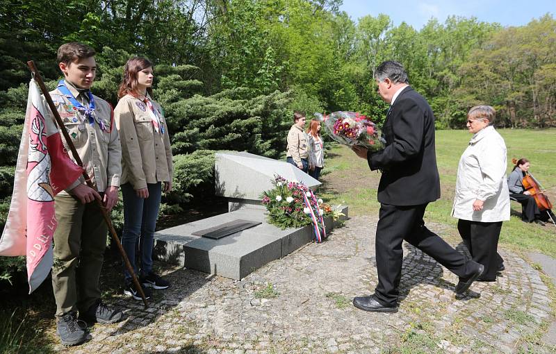 V Litoměřicích se uskutečnil pietní akt k výročí osvobození u pomníku padlých ruských vojáků a poté u krematoria Richard, kde byl koncentrační tábor.