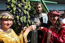 Tradiční vinobraní ve Velkých Žernosekách nalákalo tisíce lidí.