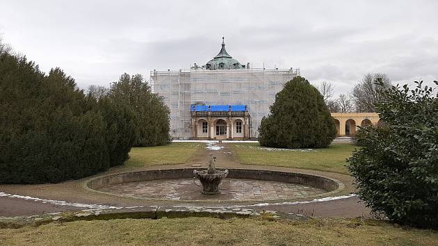 Procházka zámeckou zahradou Ploskovice