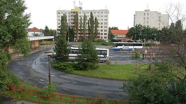 Místo tohoto autobusového nádraží by měl LIDL stát.