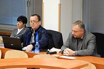 Před soudem se zodpovídají také bývalý starosta Úštěku Bohumír Jasanský (vpravo) a místostarostka Marie Trnková. Dalšími obžalovanými jsou Vlastimil Houska a Jaroslav Černý.
