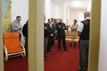 DŮSTOJNÉ MÍSTO pro křesťanské rozjímání mají nyní také ve vazební věznici v Litoměřicích.