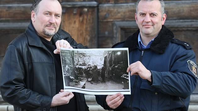 Unikátní fotografii, která ukazuje vnitřek podzemní nacistické továrny těsně po osvobození v roce 1945 získali amatérští badatelé z Terezína Tomáš Rotbauer a Roman Gazsi.