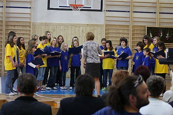 V ZŠ Karla Jeřábka v Roudnici skončila rekonstrukce, stavba byla slavnostně předána.