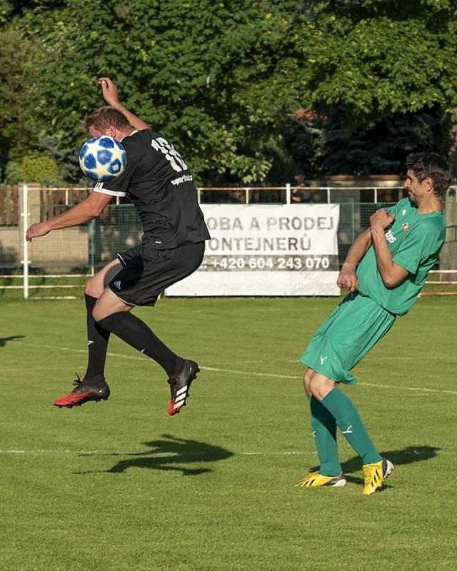 Souboj o 5. místo na turnaji v Bohušovicích n. O. Lovosice (černí) přestřílely Dušníky 4:3.