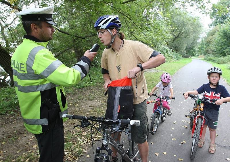 Policisté kontrolovali cyklisty