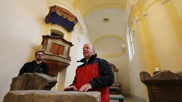V Mlékojedech na Litoměřicku mají nově opravený kostel