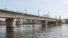 Most ve Štětí prochází opravou.