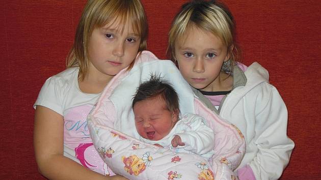 Martině a Martinu Mlchovým z Bohušovic nad Ohří se 5.11. v 15.21 hodin narodila v Litoměřicích dcera Klára Mlchová (50 cm, 3,62 kg). Na snímku se sestrou Veronikou a sestřenicí Nikolou.