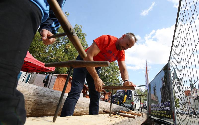 V sobotu začaly na Mírovém náměstí v Litoměřicích oslavy 800 let od založení královského města. Oslavy zahájil bohatý kulturní program na Mírovém náměstí. Od sobotních odpoledních hodiny se na pódiu střídaly hudební produkce zdejší Zušky, dále si mohli zá