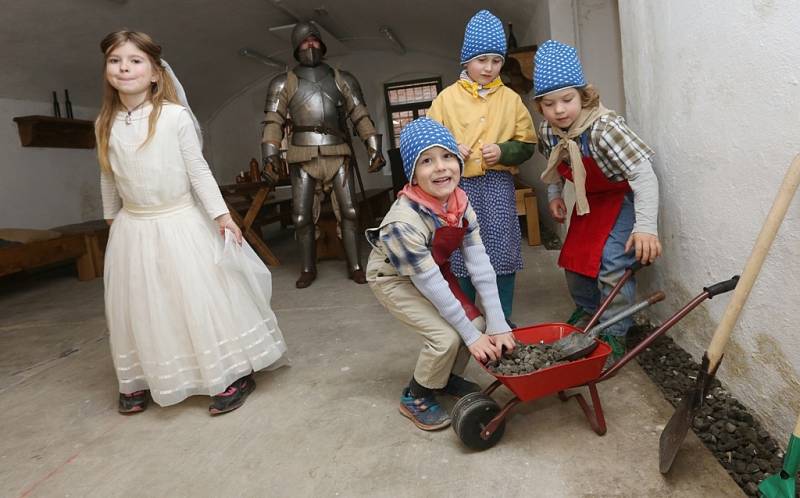 Slavnostní otevření pevnosti v Terezíně provázely pohádkové postavy 