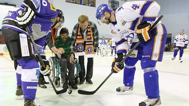 BENEFIČNÍ HOKEJOVÉ UTKÁNÍ mezi litoměřickým Stadionem a týmem Eislöwen z Drážďan