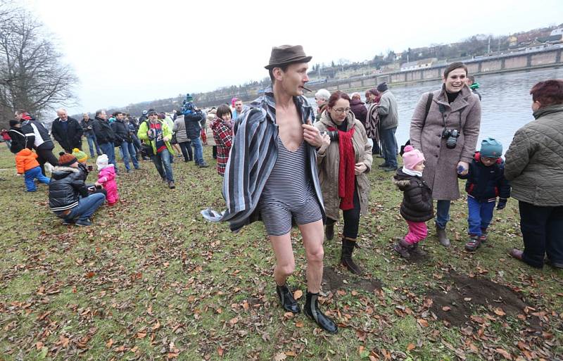 V Roudnici se otužilci na Štědrý den vykoupali v Labi.