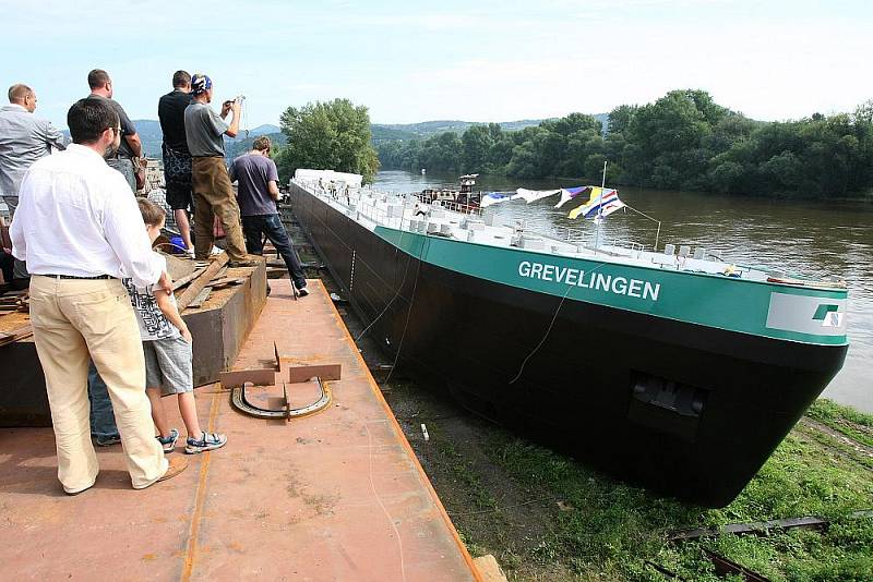 Z Lovosic odplul nový tankner Grevelingen na moře.