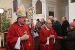 Nový apoštolský nuncius v České republice Charles Daniel Balvo celebroval mši v dómě.