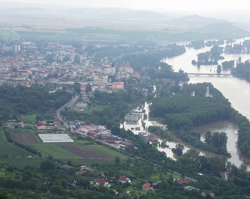 Povodeň 2002, Píšťany a pohledy z Radobýlu na obrovskou lagunu