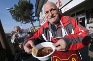 Jozef Pásztor vaří pro dobrou věc v Litoměřicích pravidelně. Snímek z roku 2024.