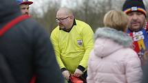 Fanoušci Slavie a Sparty sehráli v sobotu ve Štětí fotbalové utkání a výtěžek věnovali na postiženého Vojtíška z Roudnice nad Labem.