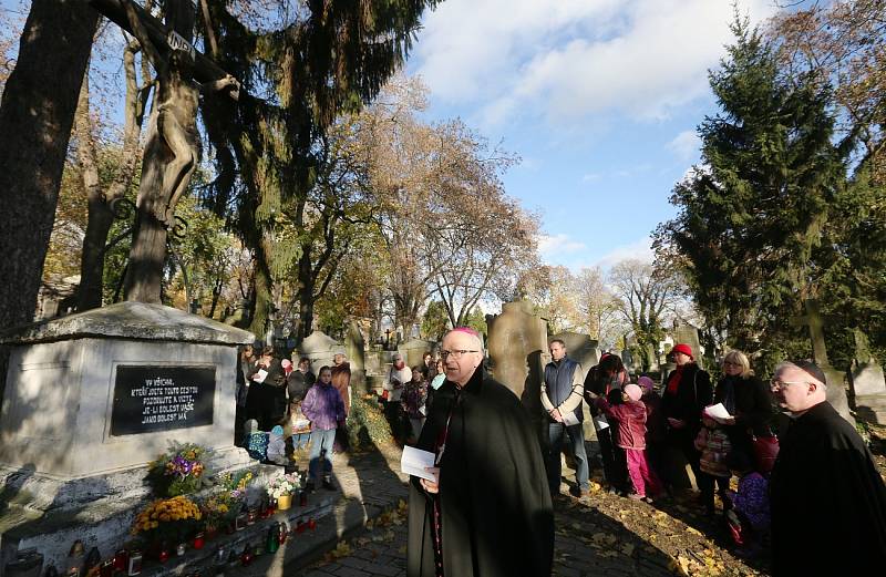 Na zemřelé vzpomněl také biskup Baxant 