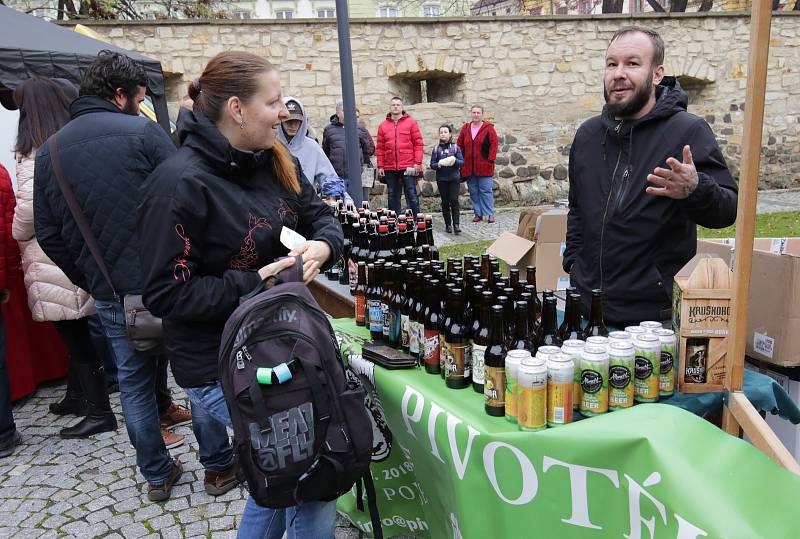 V Litoměřické městské  tržnici proběhly další farmářské trhy včetně zabijačkových hodů hodů.