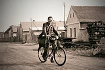Jan Krpeš na svém kole na historickém snímku