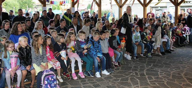 Slavnostní přivítání prvňáků na Masarykově základní škole v Litoměřicích.