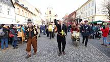 Tradiční masopust s létajícím prasetem proběhl v sobotu v Úštěku.