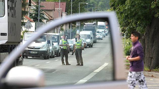 Protestní blokáda silnice ve Velemíně za dostavbu dálnice D8.