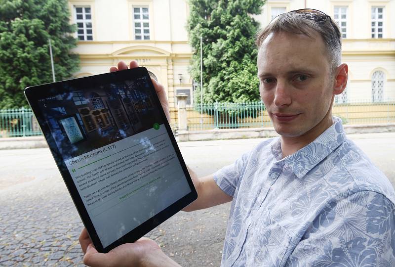 Mobilní aplikace SmartGuide nově provede turisty Terezínem. Ten je prvním městem v kraji, které je takto zmapované.