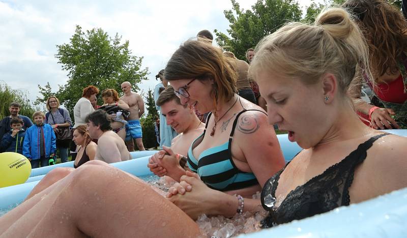 Součástí litoměřického Allfestu 2019 byla i ledová koupel